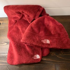 North face fleece hat and scarf combo wine color